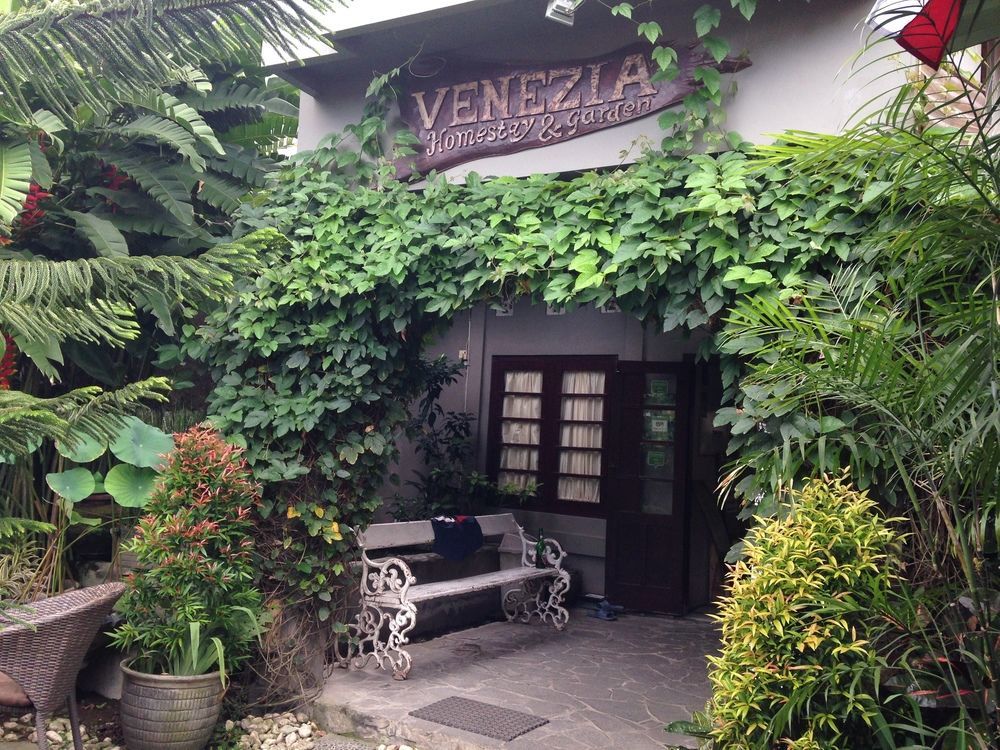 Venezia Homestay And Garden Yogyakarta Exterior photo