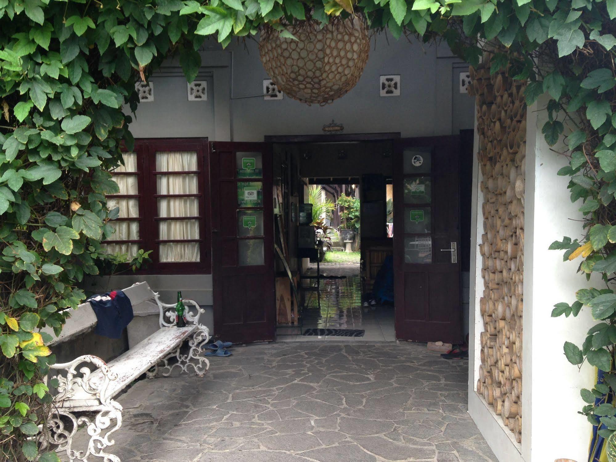 Venezia Homestay And Garden Yogyakarta Exterior photo